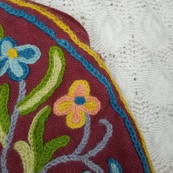 Vintage crewel chain stitch embroidery bag red floral wicker-wrapped handles - Picture 5 of 10